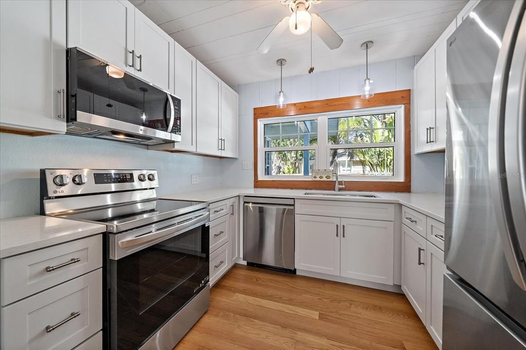 For Sale: $1,190,000 (2 beds, 2 baths, 1180 Square Feet)