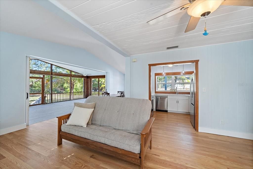 For Sale: $1,190,000 (2 beds, 2 baths, 1180 Square Feet)