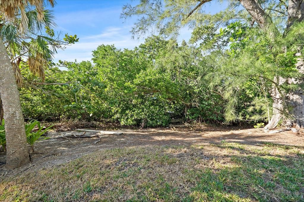 For Sale: $1,190,000 (2 beds, 2 baths, 1180 Square Feet)