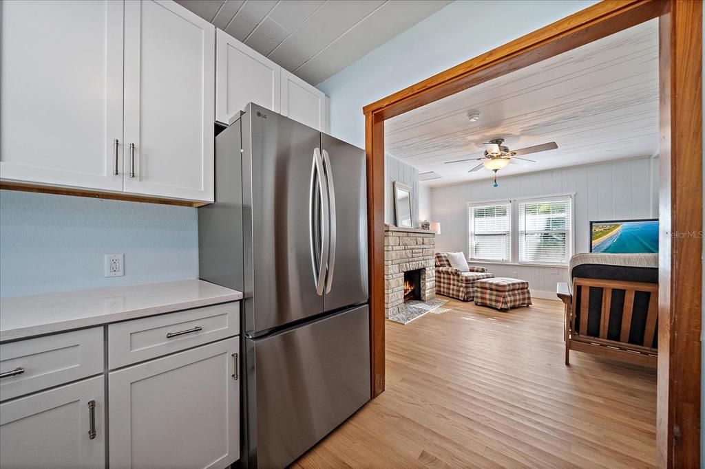 For Sale: $1,190,000 (2 beds, 2 baths, 1180 Square Feet)