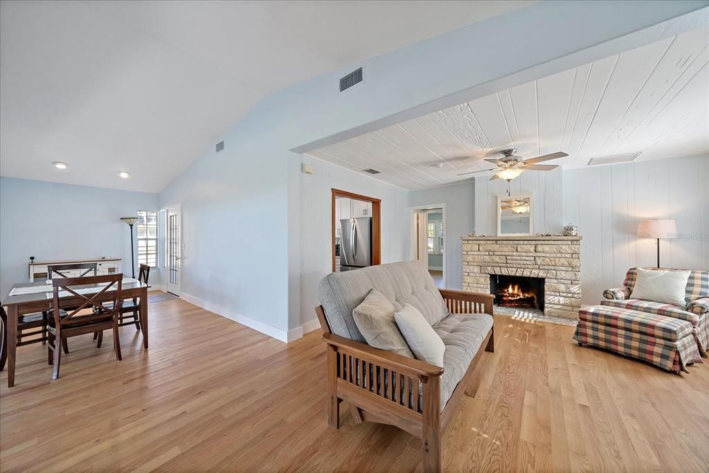 For Sale: $1,190,000 (2 beds, 2 baths, 1180 Square Feet)