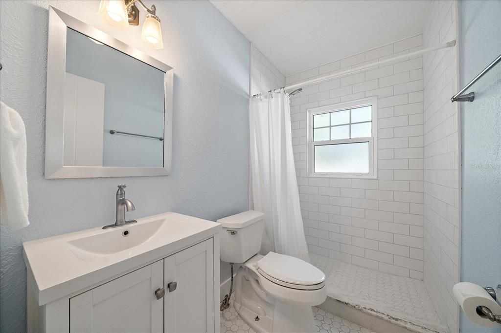 For Sale: $1,190,000 (2 beds, 2 baths, 1180 Square Feet)