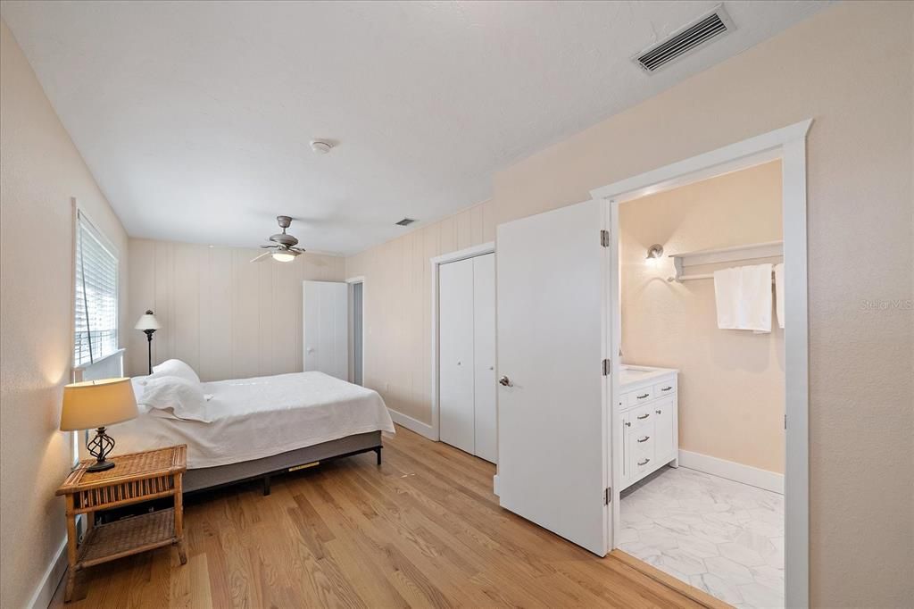 For Sale: $1,190,000 (2 beds, 2 baths, 1180 Square Feet)