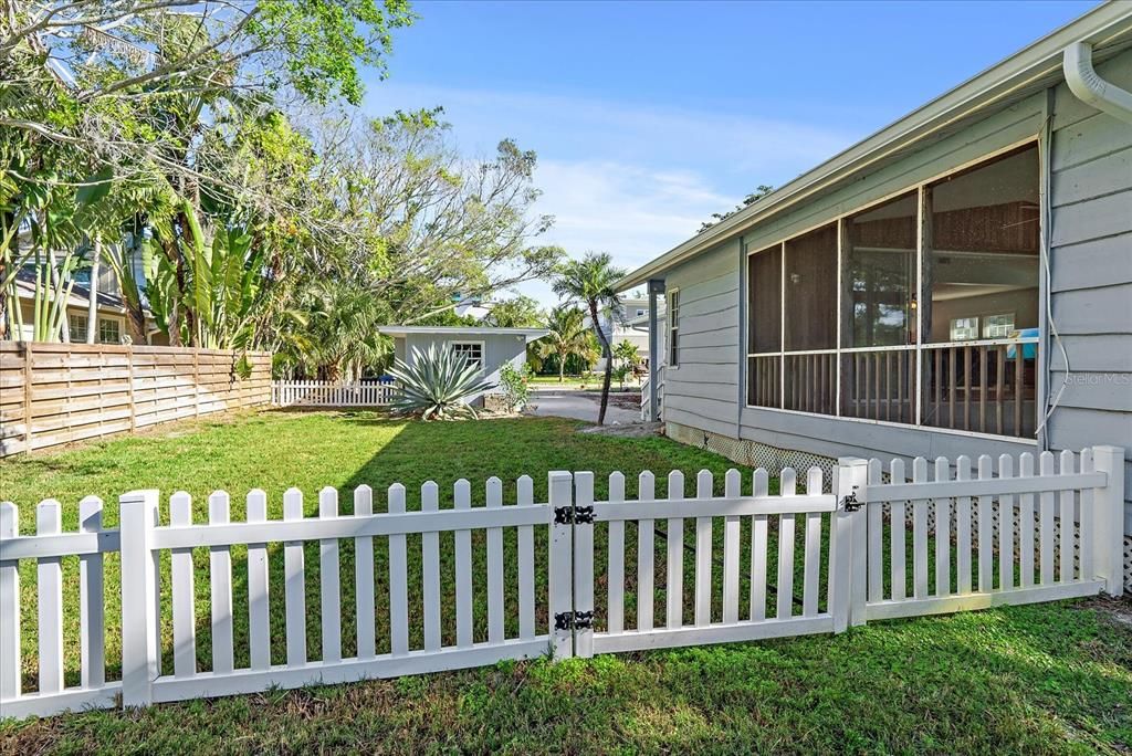 For Sale: $1,190,000 (2 beds, 2 baths, 1180 Square Feet)