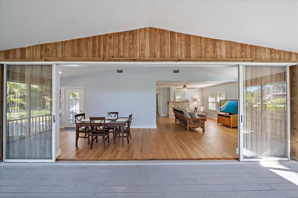 For Sale: $1,190,000 (2 beds, 2 baths, 1180 Square Feet)