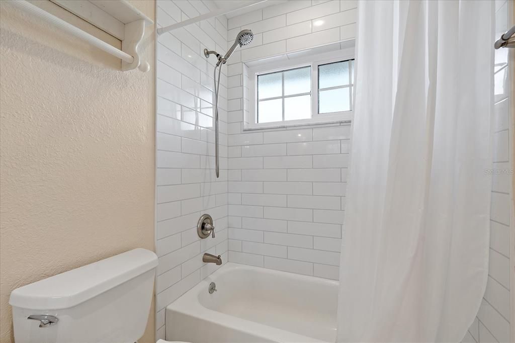 For Sale: $1,190,000 (2 beds, 2 baths, 1180 Square Feet)