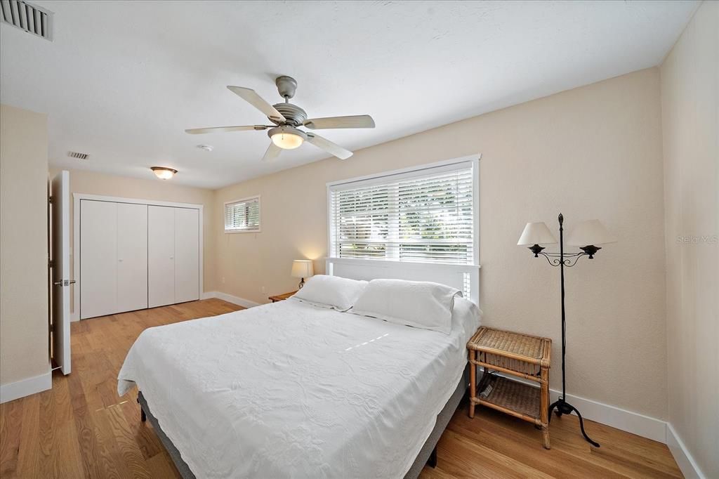 For Sale: $1,190,000 (2 beds, 2 baths, 1180 Square Feet)