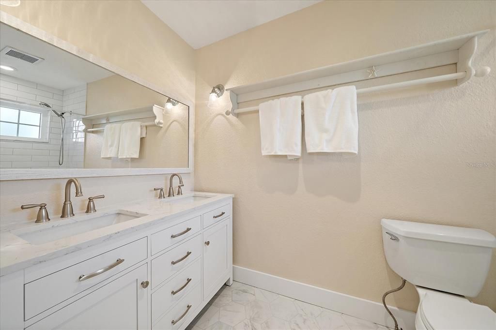 For Sale: $1,190,000 (2 beds, 2 baths, 1180 Square Feet)