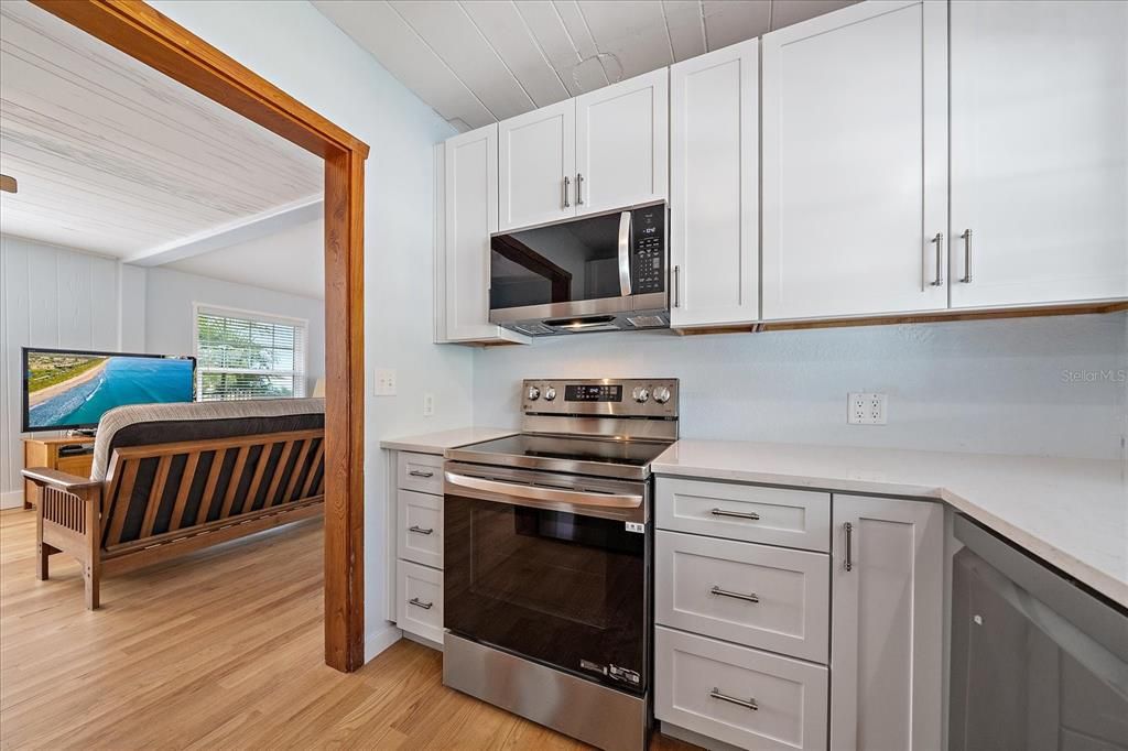 For Sale: $1,190,000 (2 beds, 2 baths, 1180 Square Feet)