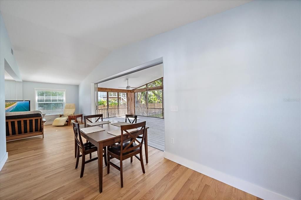 For Sale: $1,190,000 (2 beds, 2 baths, 1180 Square Feet)