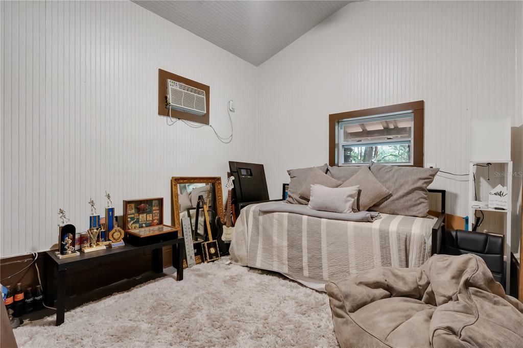 For Sale: $1,100,000 (6 beds, 5 baths, 3569 Square Feet)