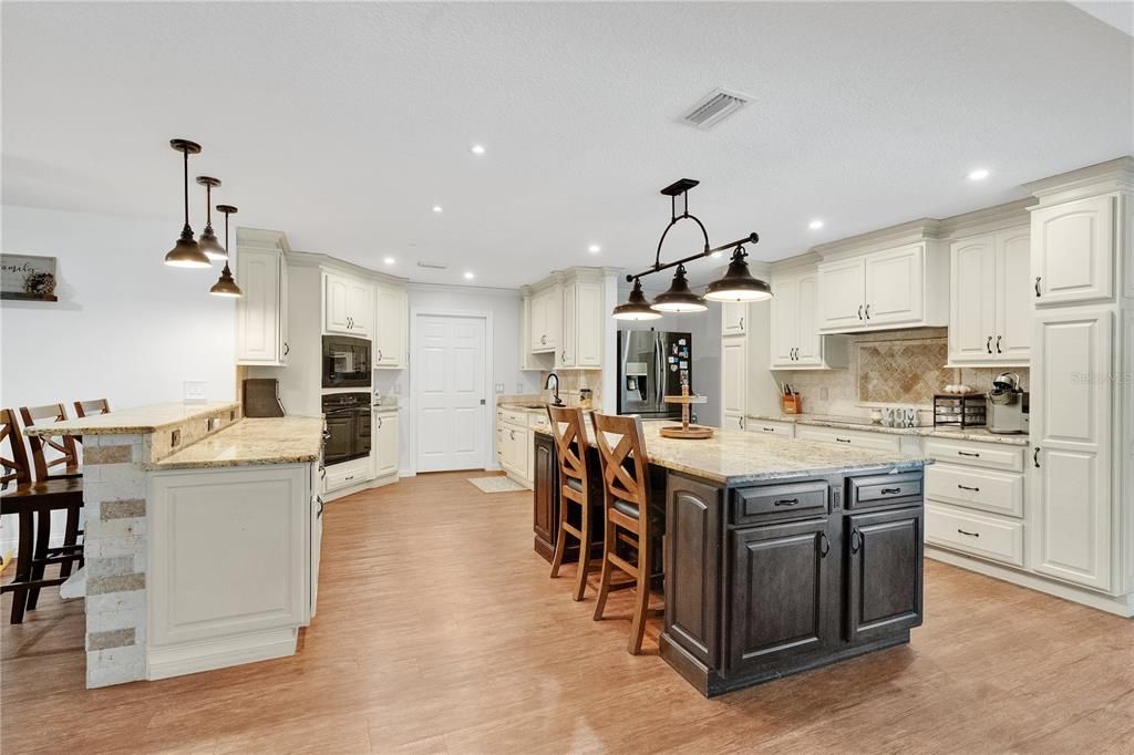 For Sale: $1,100,000 (6 beds, 5 baths, 3569 Square Feet)