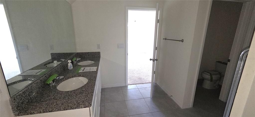 На продажу: $320,000 (4 спален, 2 ванн, 1867 Квадратных фут)