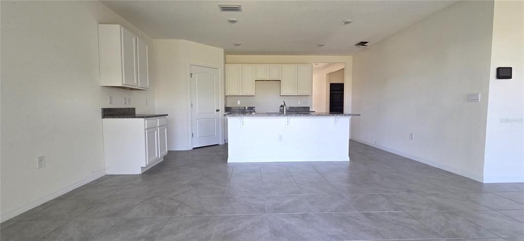 На продажу: $320,000 (4 спален, 2 ванн, 1867 Квадратных фут)