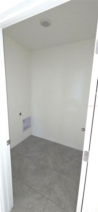 На продажу: $320,000 (4 спален, 2 ванн, 1867 Квадратных фут)