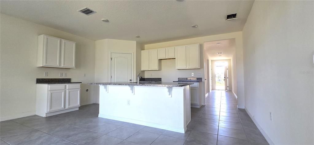 На продажу: $320,000 (4 спален, 2 ванн, 1867 Квадратных фут)