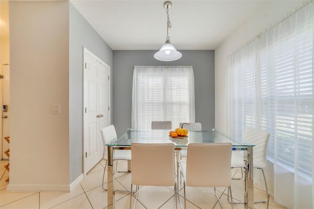 En Venta: $245,000 (3 camas, 2 baños, 1600 Pies cuadrados)