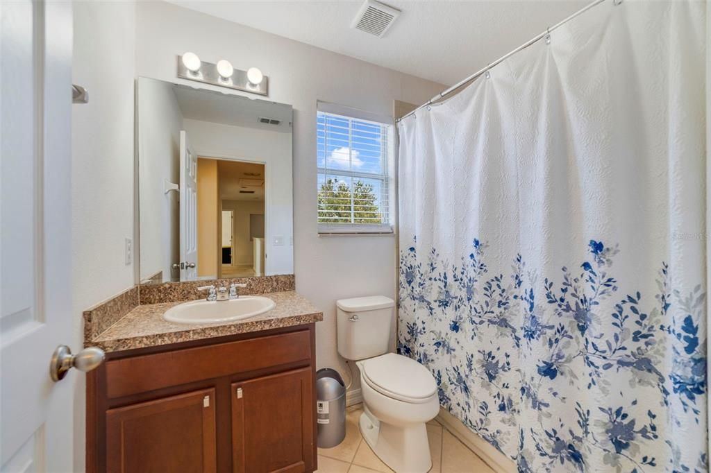 En Venta: $245,000 (3 camas, 2 baños, 1600 Pies cuadrados)