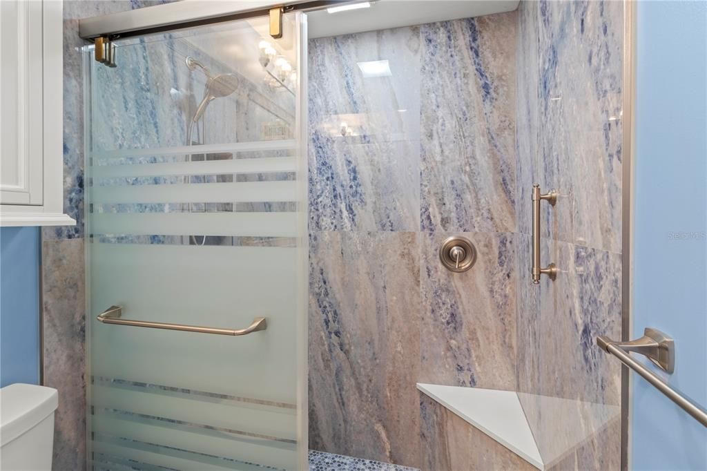 En Venta: $269,900 (2 camas, 2 baños, 1369 Pies cuadrados)