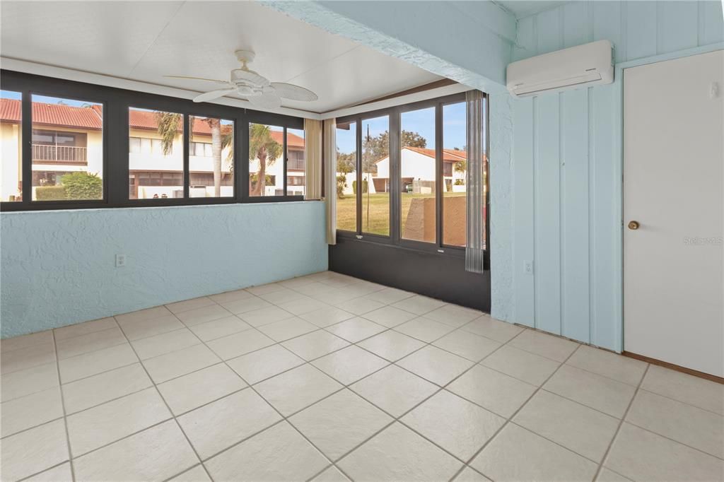 En Venta: $269,900 (2 camas, 2 baños, 1369 Pies cuadrados)