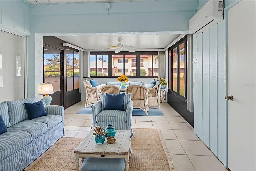 En Venta: $269,900 (2 camas, 2 baños, 1369 Pies cuadrados)