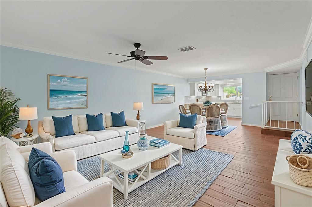 En Venta: $269,900 (2 camas, 2 baños, 1369 Pies cuadrados)