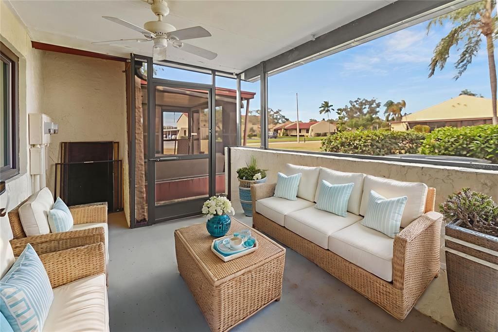 En Venta: $269,900 (2 camas, 2 baños, 1369 Pies cuadrados)