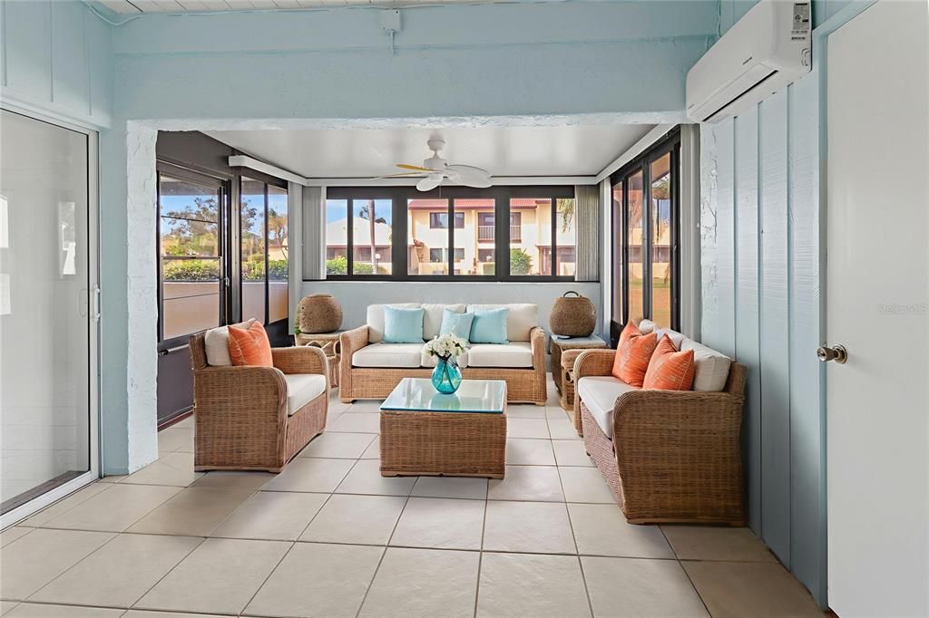 En Venta: $269,900 (2 camas, 2 baños, 1369 Pies cuadrados)