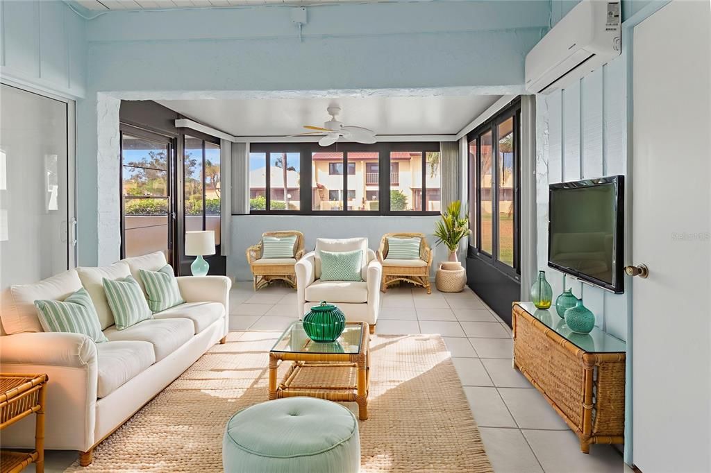 En Venta: $269,900 (2 camas, 2 baños, 1369 Pies cuadrados)