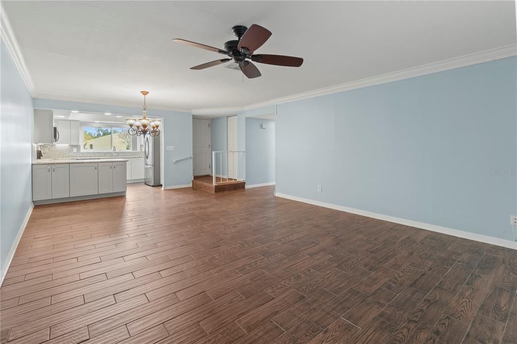 En Venta: $269,900 (2 camas, 2 baños, 1369 Pies cuadrados)