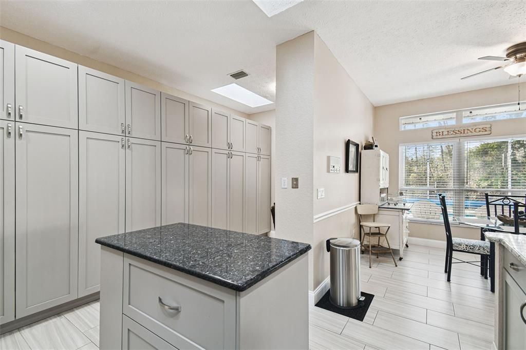 En Venta: $489,000 (3 camas, 2 baños, 2123 Pies cuadrados)