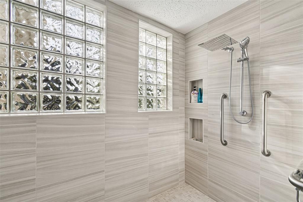 En Venta: $489,000 (3 camas, 2 baños, 2123 Pies cuadrados)