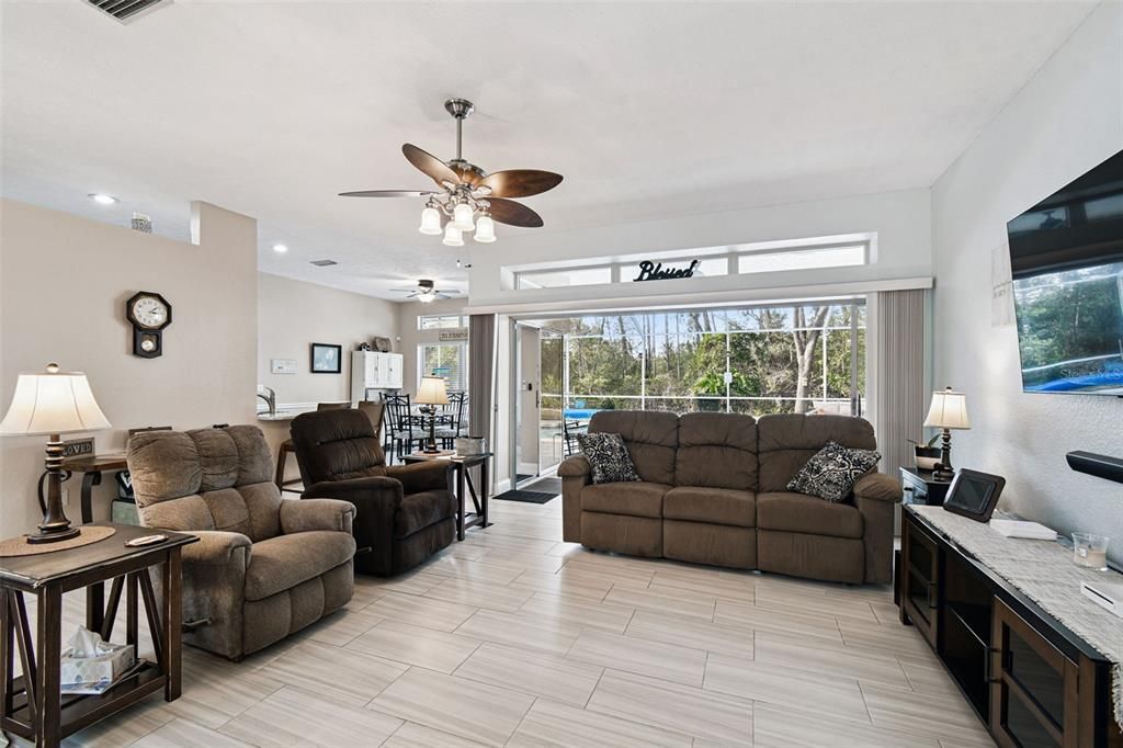 En Venta: $489,000 (3 camas, 2 baños, 2123 Pies cuadrados)