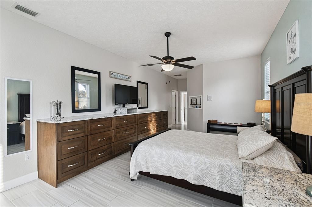 En Venta: $489,000 (3 camas, 2 baños, 2123 Pies cuadrados)