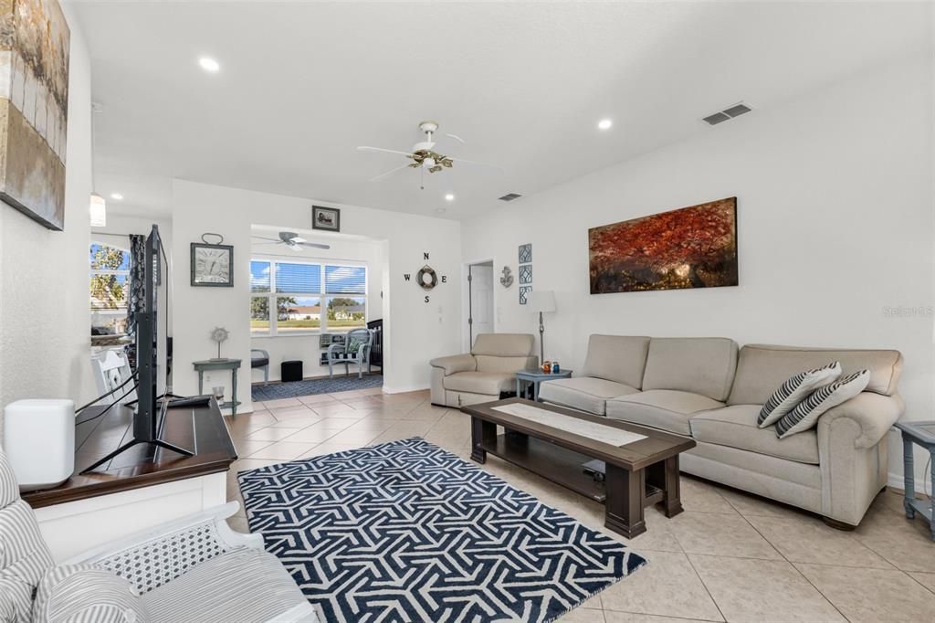 En Venta: $325,000 (3 camas, 2 baños, 1767 Pies cuadrados)