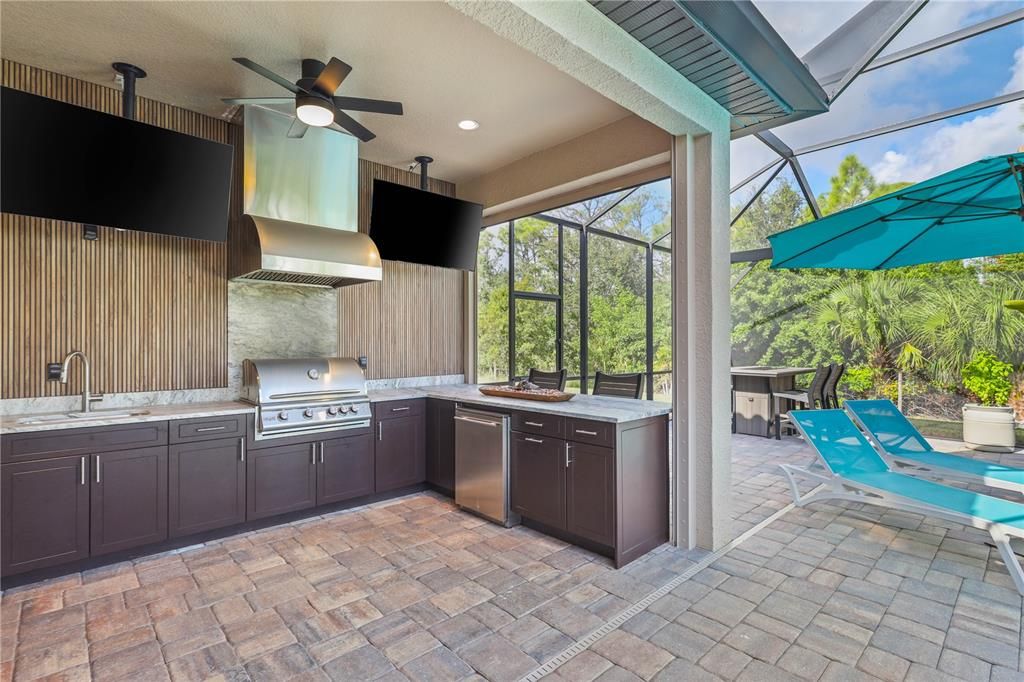 For Sale: $1,100,000 (4 beds, 3 baths, 2795 Square Feet)