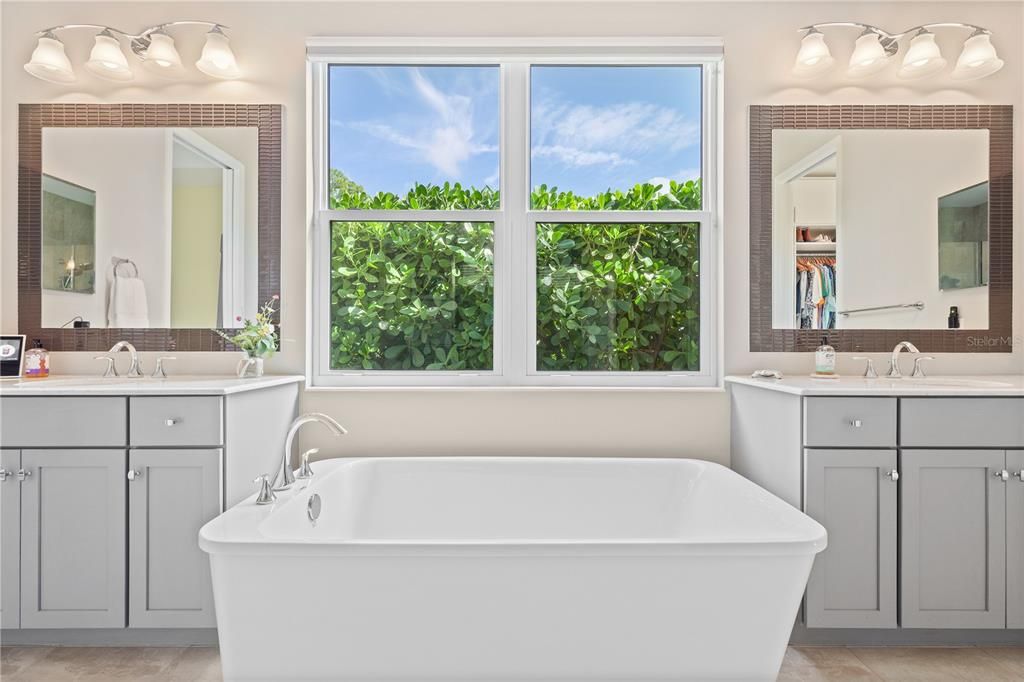 For Sale: $1,100,000 (4 beds, 3 baths, 2795 Square Feet)