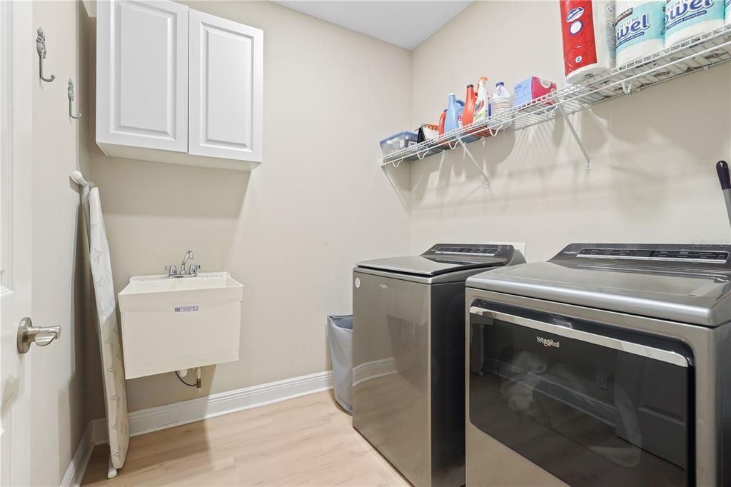 For Sale: $1,100,000 (4 beds, 3 baths, 2795 Square Feet)