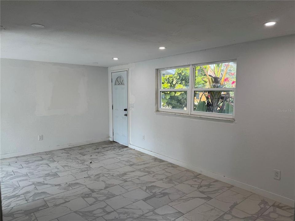 На продажу: $250,000 (2 спален, 1 ванн, 972 Квадратных фут)