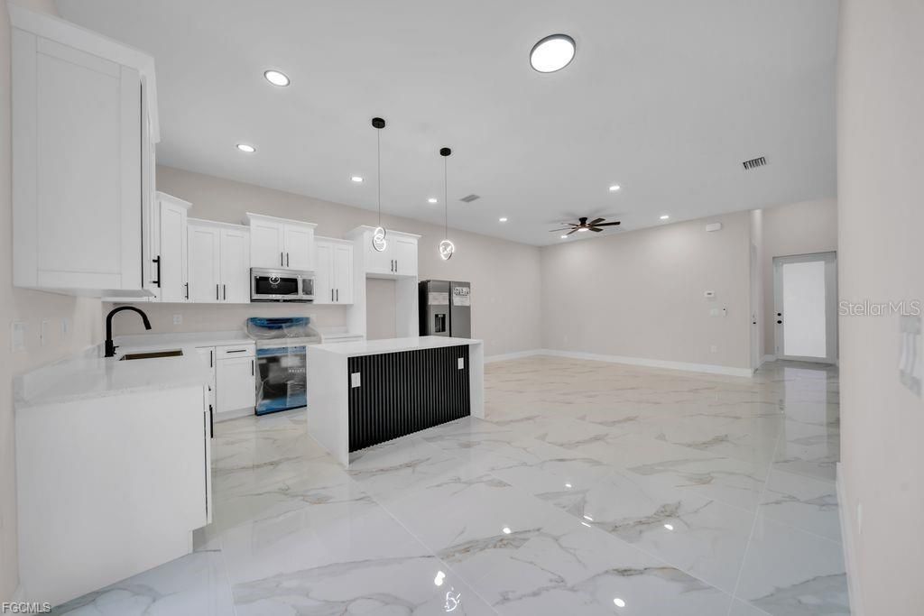 待售: $529,900 (0 贝兹, 0 浴室, 1199 平方英尺)