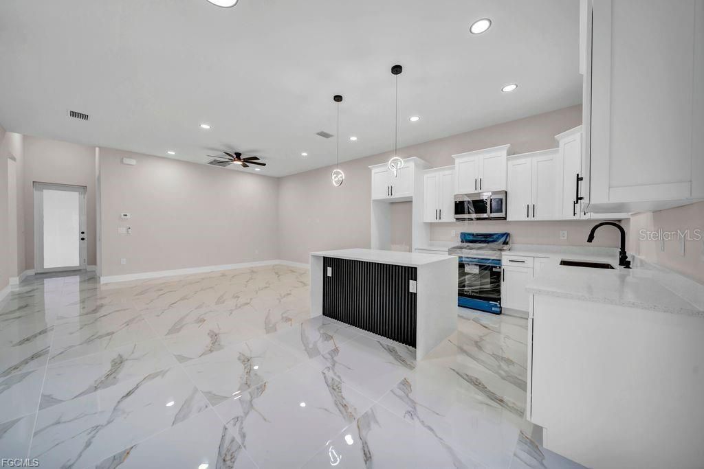 待售: $529,900 (0 贝兹, 0 浴室, 1199 平方英尺)