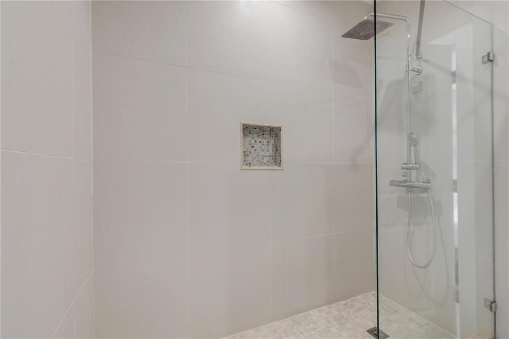 For Sale: $499,000 (4 beds, 4 baths, 2356 Square Feet)