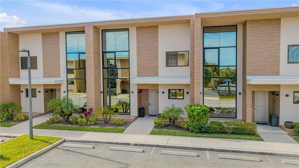 For Sale: $499,000 (4 beds, 4 baths, 2356 Square Feet)