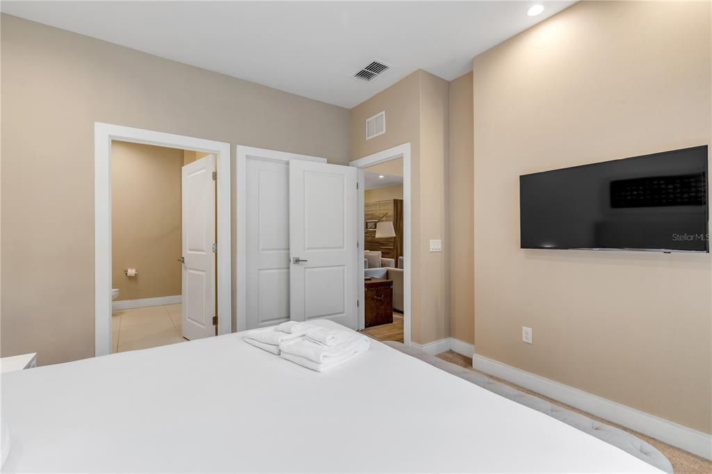 For Sale: $499,000 (4 beds, 4 baths, 2356 Square Feet)