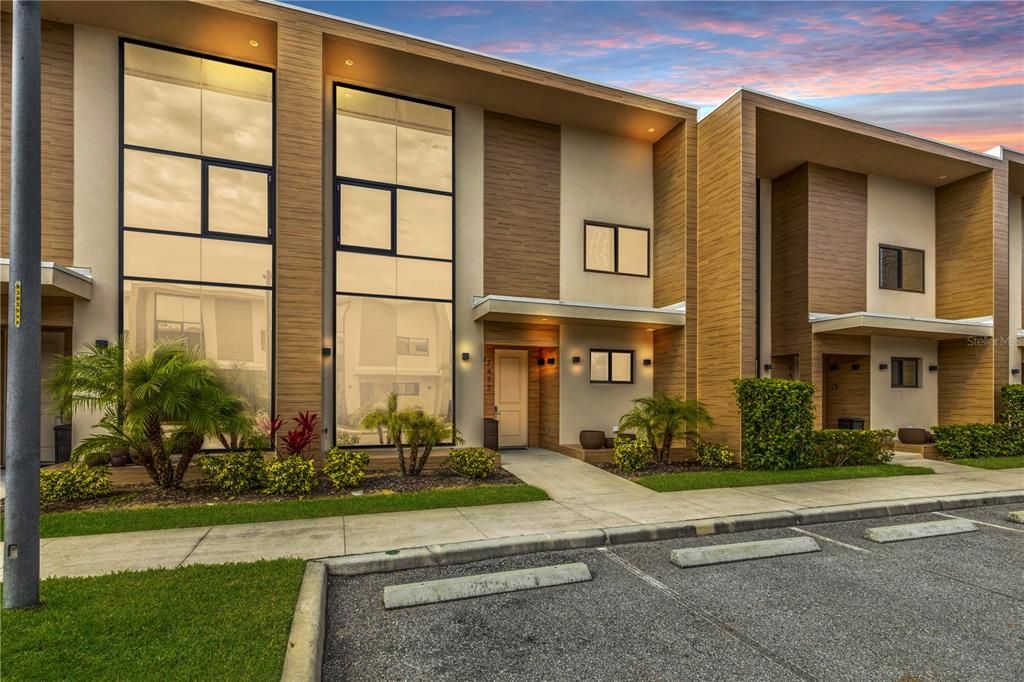 For Sale: $499,000 (4 beds, 4 baths, 2356 Square Feet)