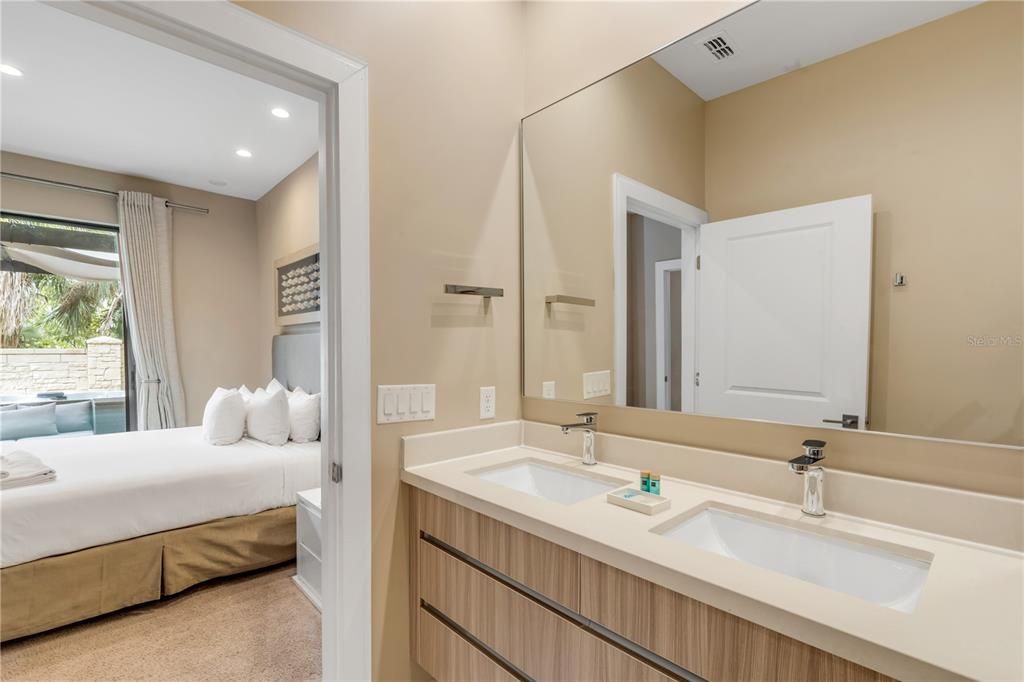 For Sale: $499,000 (4 beds, 4 baths, 2356 Square Feet)