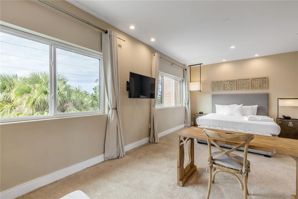 For Sale: $499,000 (4 beds, 4 baths, 2356 Square Feet)