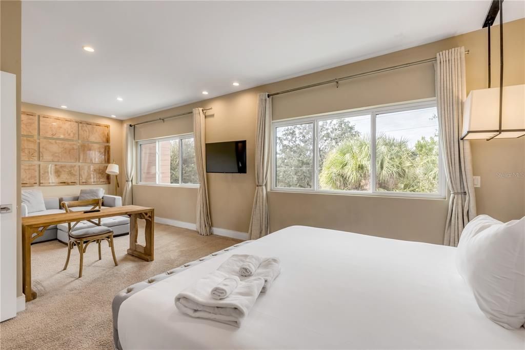 For Sale: $499,000 (4 beds, 4 baths, 2356 Square Feet)