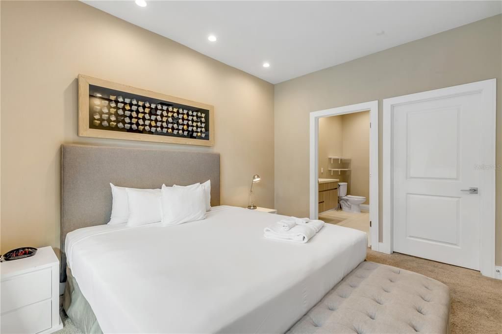 For Sale: $499,000 (4 beds, 4 baths, 2356 Square Feet)