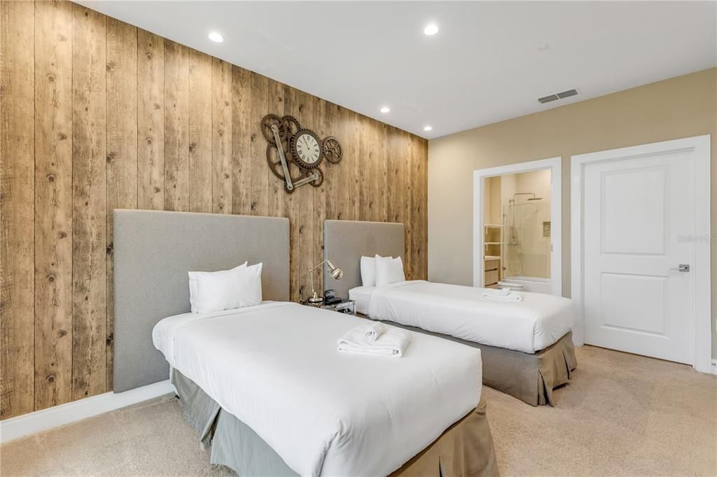 For Sale: $499,000 (4 beds, 4 baths, 2356 Square Feet)